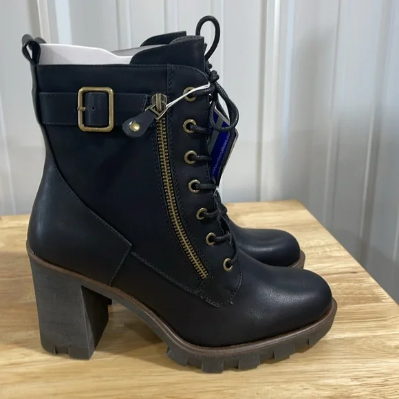 Black Lace-Up Ankle Boots - Picture 4 of 7